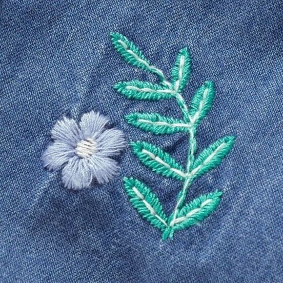 NWT Mini Boden Chambray Embroidered Frill Dress Cotton |  Girls size 11/12 - Picture 2 of 7